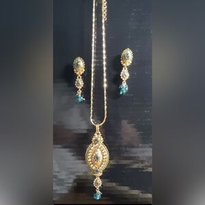 Elegant Indian Gold and Green Jewelry Set